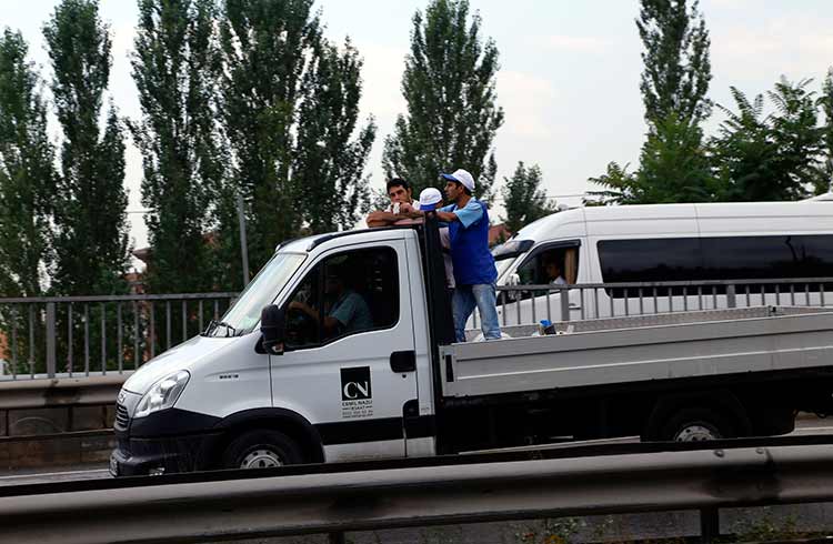 Eskişehir'de yağış trafiği felç etti