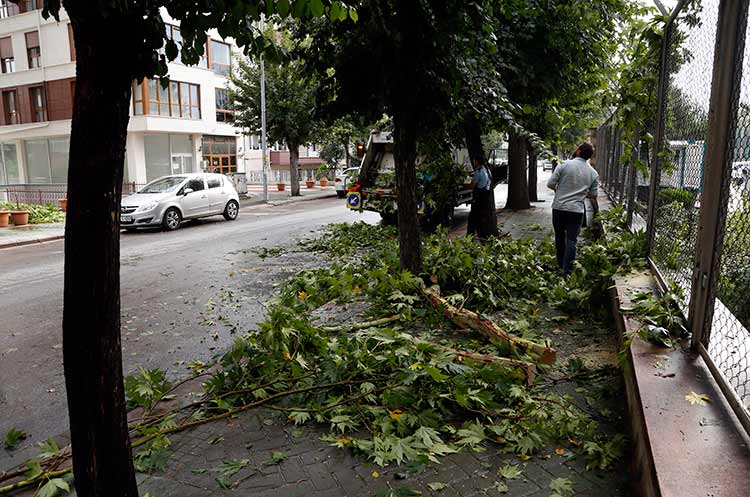 Eskişehir'de yağış trafiği felç etti