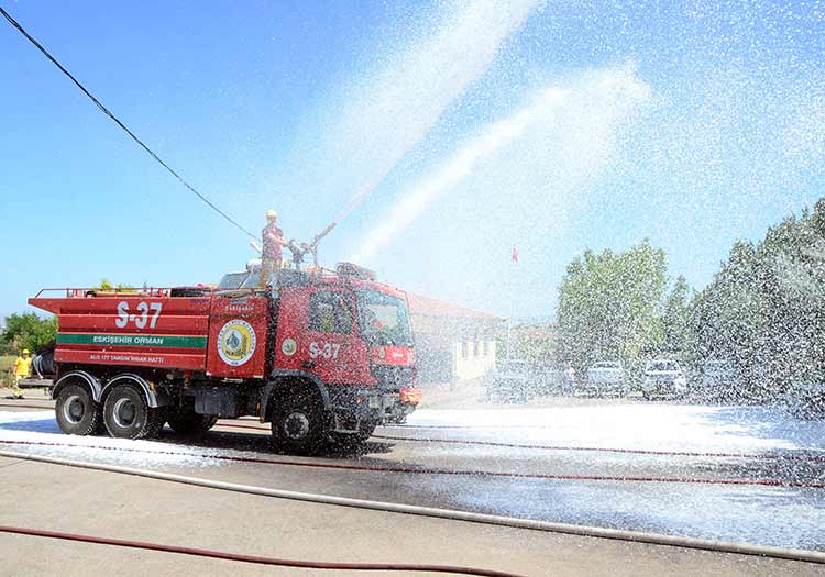 Eskişehir'de, Kocakır mevkisinde yapılan orman yangını tatbikatı, gerçeğini aratmadı. 