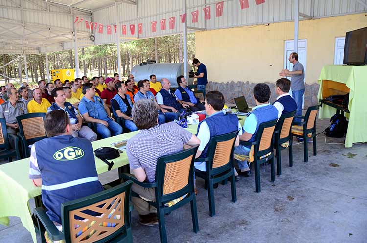 Eskişehir'de, Kocakır mevkisinde yapılan orman yangını tatbikatı, gerçeğini aratmadı. 