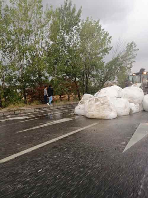 Eskişehir Alpu kavşağı girişinde Ankara istikametinde bugün öğleden sonra bir kaza meydana geldi. (Haber: Nesli ÖZKAY)