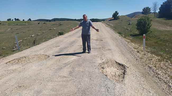  Bu yoldan her gün onlarca araç ve iki öğrenci servisi gidip geliyor. 