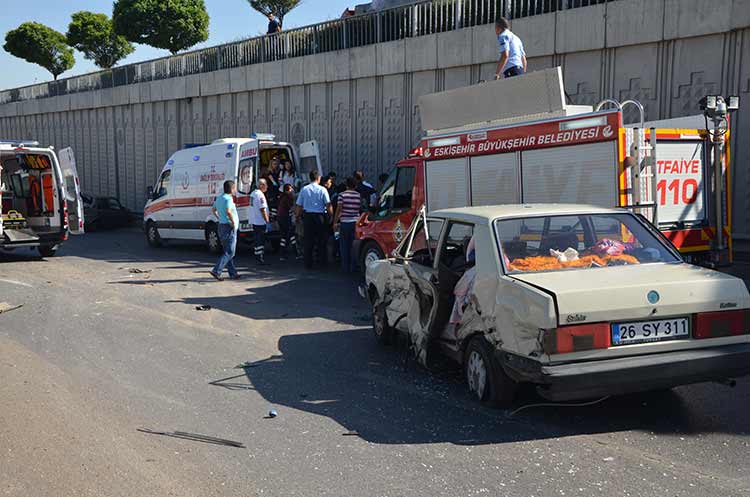 Eskişehir'de zincirleme kaza: 8 yaralı