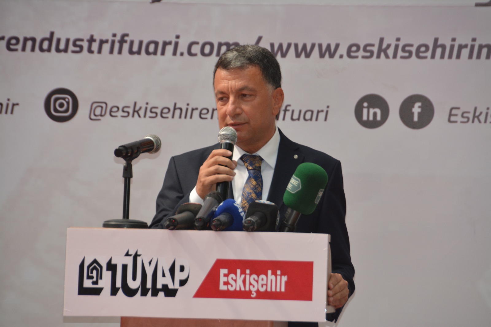 Büyükşehir Belediye Başkanvekili Hasan Ünal, Eskişehir olarak katma değeri yüksek ürünler üreterek hem ülke ekonomisine hem de Eskişehir’e önemli katkılar vermek zorunda olduklarını ifade ederek, “Geldiğimiz noktada havacılık sanayiine yedek parça üreten sayısız işletme ve fabrikalarımız çalışır durumda. Tabii ki TEI bunların öncülüğünü yapıyor” diyerek organizasyonda emeği geçenlere teşekkür etti. 