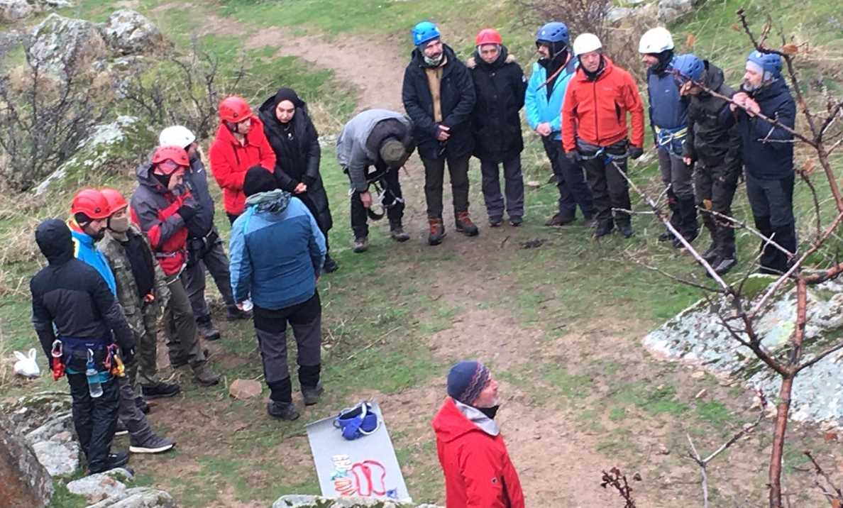 Eskişehir’de dağcı adaylarına aldıkları eğitimlerinin ardından Sivrihisar’ın Kaymaz Mahallesi’nde Türkiye Dağcılık Federasyonu (TDF) tarafından sınav yapıldı.