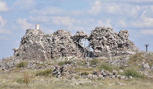 Eskişehir'de, Osman Bey'in 1288 yılında Doğu Romalılardan (Bizans) fethettiği Karacahisar Kalesi'nde yapılan kazı çalışmalarında Orhan Gazi'nin sikkesi bulundu.