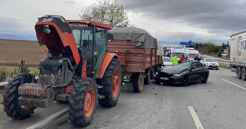 Eskişehir’de pancar yüklü römorka arkadan çarpan aracın sürücüsü yaralandı. İşte kaza yapan lüks otomobilin son hali... 