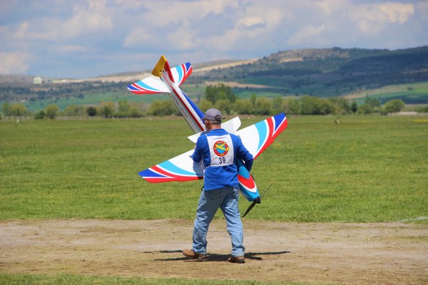 Eskişehir’in İnönü ilçesinde düzenlenen ‘F3A (Akrobasi) R/C Model Uçak Türkiye Şampiyonası sona erdi. 5 yarışmacının mücadele ettiği şampiyonada Ahmet Eryılmaz birinci oldu. 