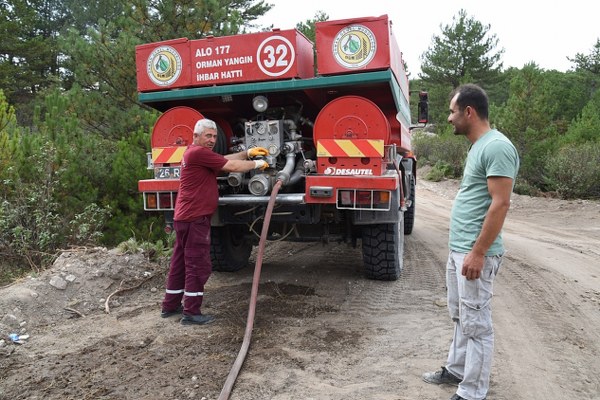 En kısa zamanda yanan ağaçlar sahadan çıkartılacak ve toprak yeniden fidan dikimine hazır hale getirilecek. 