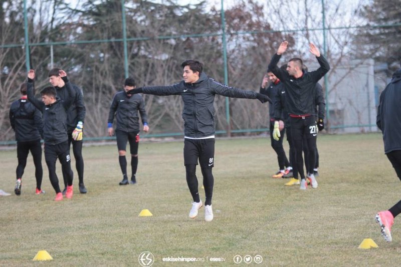  Sezon başında transfer edilenancak transfer yasağı nedeniyle lisansı çıkartılamayan İbrahim Sissoko, alacakları ödenmediği gerekçesiyle Antalya kampına katılmamıştı. Bu gelişme "Transfer yasağında sona gelindi..." iddialarını da güçlendirdi.