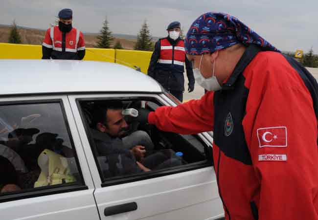 ...izin belgeleri dahilinde yolculuklarına devam ettirilirken, izin belgesi olmayan kişilerin ise...