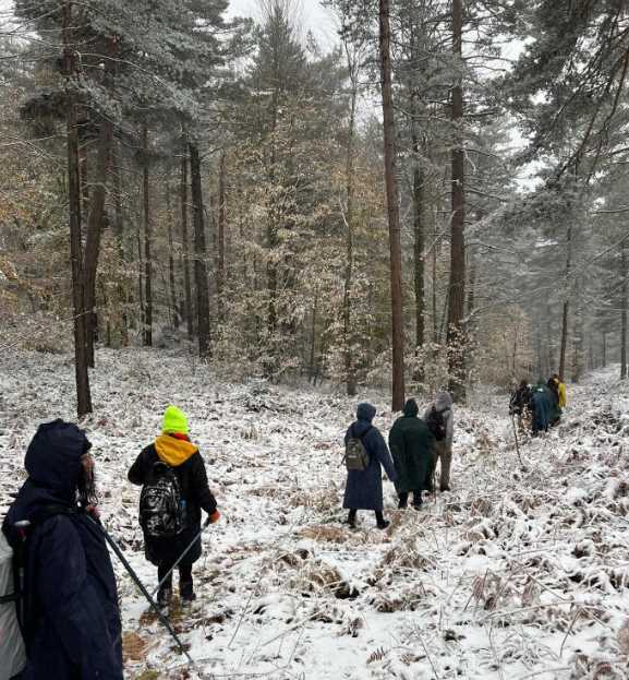 Eskişehirli doğa yürüyüşü tutkunları Bilecik Pazaryeri’nde bulunan orman içeresinde temiz hava eşliğinde engebeli arazide 13 kilometrelik yol kat etti.