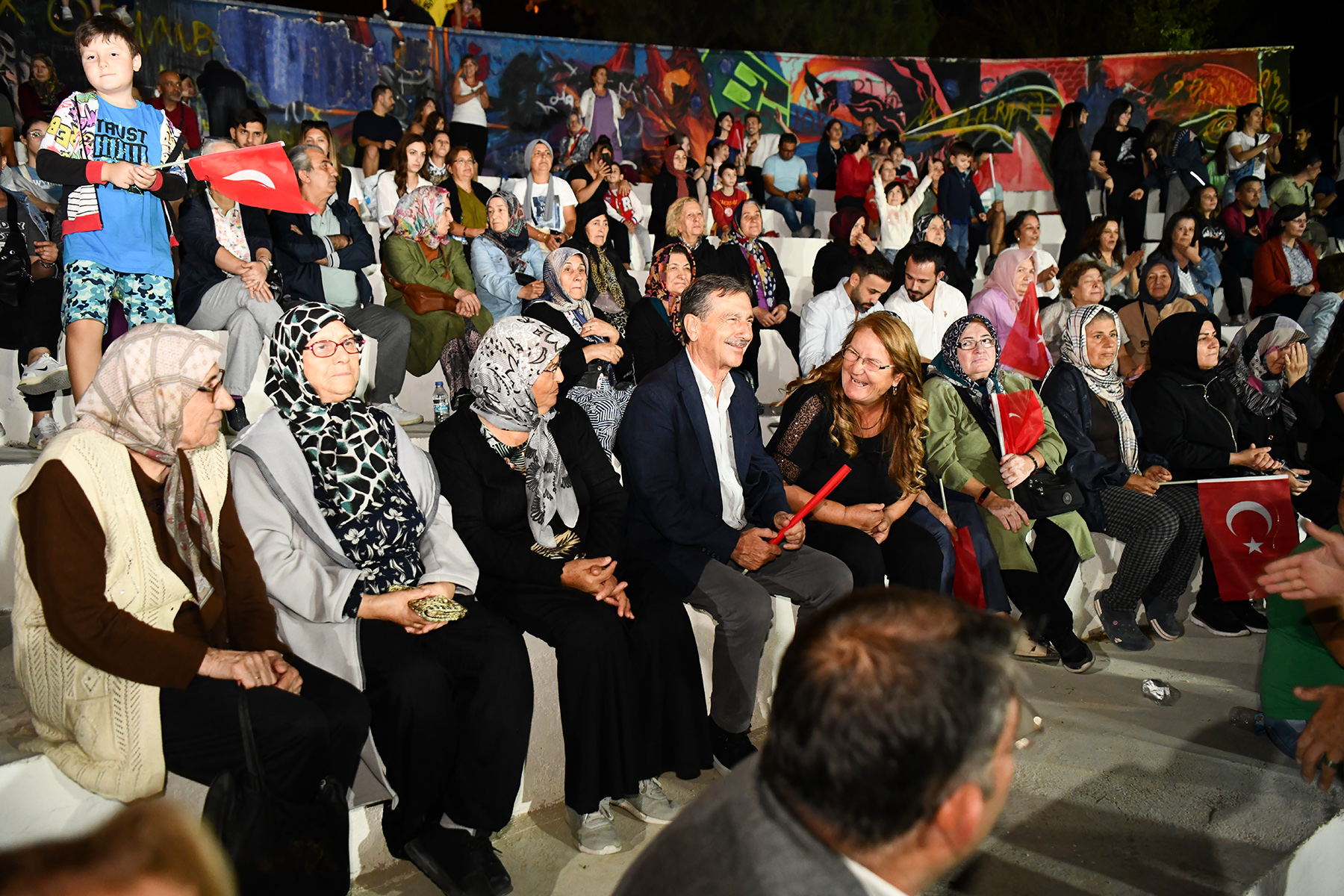 30 Ağustos Zafer Bayramı Tepebaşı Belediyesi tarafından düzenlenen etkinliklerle kutlanıyor. 2 gün sürecek konser programın ilk gününde Fevzi Çakmak Belde Evi yanında bulunan amfi alanında Şebnem Sezer,  Çamlıca Deneyimli Kafe’nin üstündeki alanda Gözde Öksüz, Uluönder Belde Evi’nin yanındaki amfi alanında ise İlayda Çepni sahne alarak Eskişehirlilere coşku dolu anlar yaşattı. 