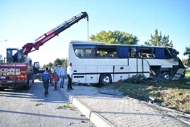 Kaza sonrasında olay yerinde ve çevre yolunda geniş güvenlik önlemleri alındı. 