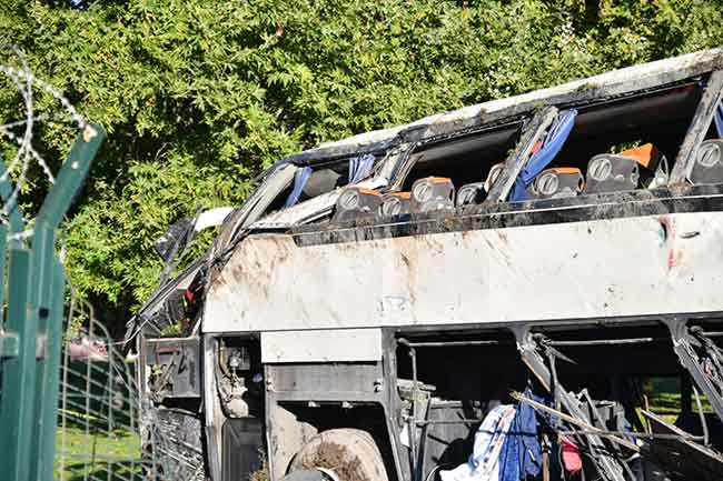  Kaza bölgesine güvenlik şeridi çekilirken, trafik uzun süre tek şeritten devam etti.