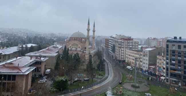 Öte yandan meteorolojinin günlük hava tahmin raporuna göre, Eskişehir, Bilecik, Bursa ve Kütahya illerinin yer aldığı bölge genelinin çok bulutlu, aralıklı karla karışık yağmur ve kar yağışlı geçmesi bekleniyor.