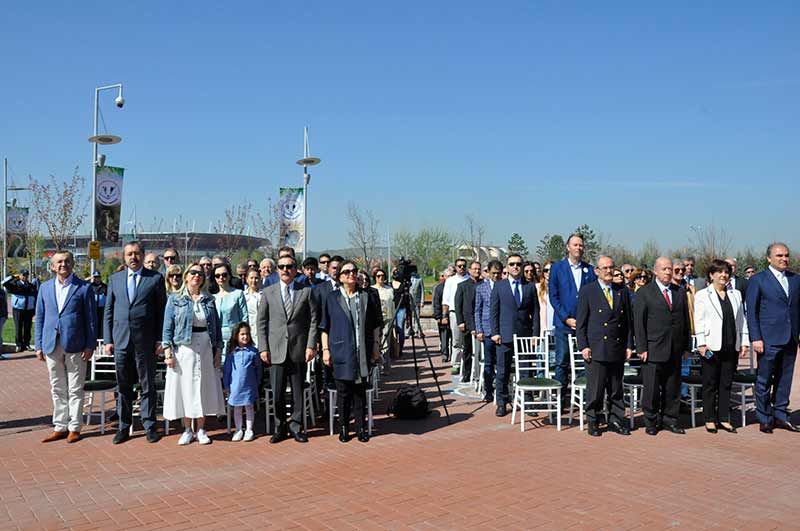 Eskişehir Büyükşehir Belediye Başkanı Yılmaz Büyükerşen, kente kazandırdıkları hayvanat bahçesine uzun ve detaylı araştırmalarla özel hayvanlar temin ettiklerini belirterek, "Hayvanat bahçemizi inşa ederken, burada bulunduracağımız hayvanların yaşam alanlarını sağlıklı, nitelikli ve doğal ortamlarına mümkün olan en yakın şekilde kurmaya çalıştık." dedi. 