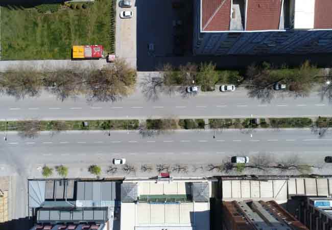 Polis ekipleri ise istisna kapsamı dışındaki kişilerin sokakta bulunmasına izin vermiyor.