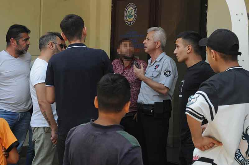 Eskişehir’de sorun yaşadığı şahsı bıçaklayarak olay yerinden kaçan şüpheli, yakınlarda bulunan 2 kişi tarafından kovalamaca sonucu yakalandı.   