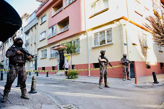 Şüphelilerin emniyetteki sorgularının devam ettiği öğrenildi.