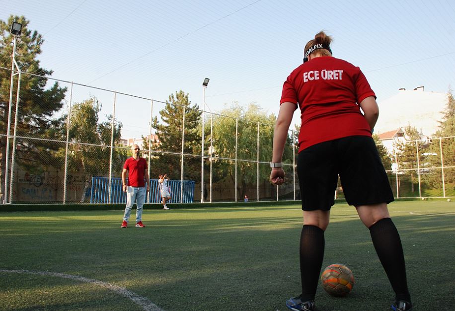 Erzurum'daki kampa katılan Üret, 30 sporcu arasından seçilerek Adana'da yapılacak kampa gitmeye hak kazandı. Çukurova Futbol Sahası'nda gerçekleştirilen kampta milli olabilmek için mücadele eden Üret, asil kadroya seçilen ilk 8 isimden biri olup milli takıma seçilmenin gururunu yaşadı.