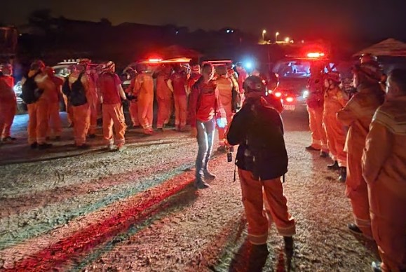 Seyitgazi ilçesinin Kümbet ve Oynaş mahalleleri arasında 23 Ağustos saat 12.50 sularında yangın başladı. Rüzgarın etkisiyle 260 hektar alana yayılan yangını 6 arazöz, 7 su ikmal aracı, 5 helikopter, 1 uçak, 7 dozer, 4 greyder, 1 kepçe, 300 personel ve 95 yangın gönüllüsü müdahale ederek söndürdü.