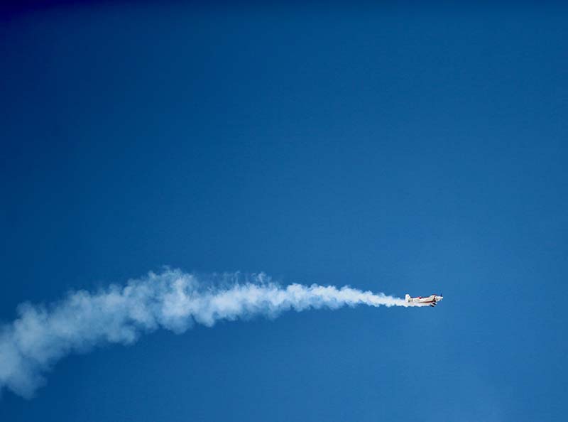 Aksoy'un konuşmasının ardından Türk Hava Kurumu (THK) hava sporları ekibi motorlu hangglider gösterisi sundu. Türk Silahlı Kuvvetleri paraşüt takımı 10 bin fit yüksekten atladı. Atlayış esnasında Türk bayrağı açan paraşüt takımının gösterisi izleyenlerin beğenisini kazandı.