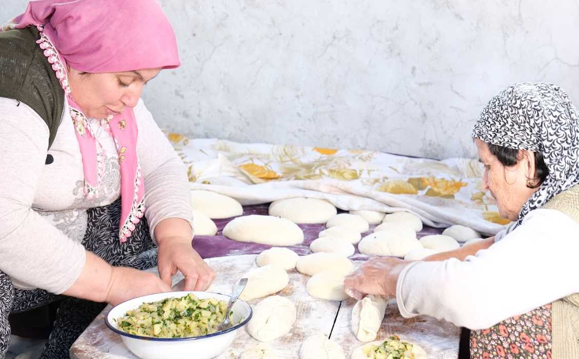 Eskişehir’in Sivrihisar ilçesi tarihi zenginliğinin yanında eşsiz gastronomisiyle de ulusal medyanın dikkatini çekiyor. Sivrihisar Belediye Başkanı Hamid Yüzügüllü liderliğinde başlatılan girişimler sayesinde ilçenin kültürel zenginliği ulusal medya aracılığı ile tanıtılıyor.  