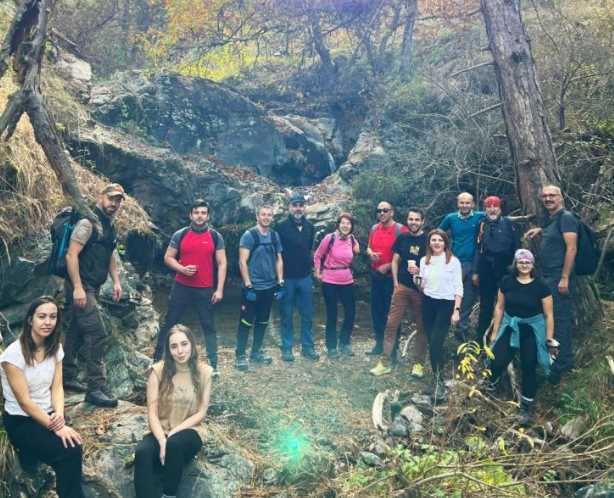 Eskişehirli doğa yürüyüşçüleri, ormanda 18 kilometrelik mesafeyi aşarken, sonbahar manzaralarını da fotoğraflamayı ihmal etmedi.