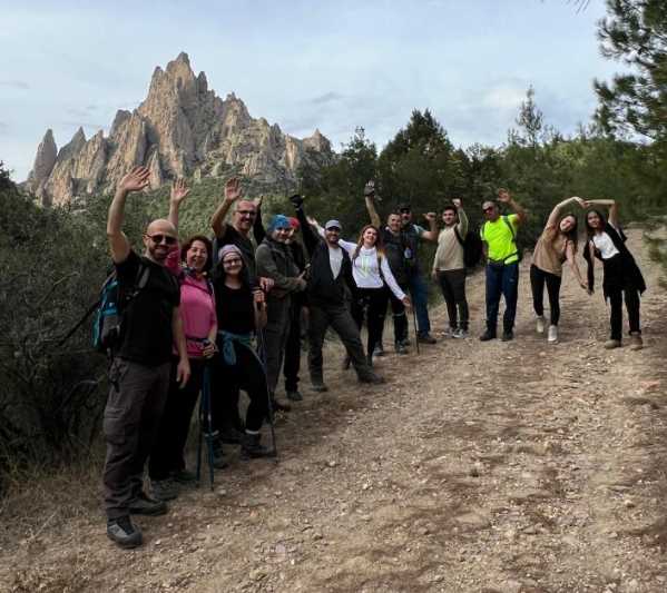 Eskişehirli doğa yürüyüşçüleri, ormanda 18 kilometrelik mesafeyi aşarken, sonbahar manzaralarını da fotoğraflamayı ihmal etmedi.