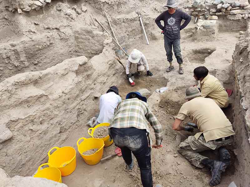 Önümüzdeki süreçte höyük mimarisine benzer eserleri hazırlayarak meraklıları için sergilemeyi hedeflediklerini belirten Baştürk, konuyla ilgili olarak şunları aktardı: “Bizim bir projemiz daha var. Gelecek yıllarda eğer destek verirsek onu da hayata geçireceğiz. Burası kent merkezine çok yakın bir alan, burayı ‘arkeopark’ olarak değerlendirmek istiyoruz. Eskişehir’in geçirdiği tarihsel evreleri uzman olmayan gözlerin de anlayabileceği şekilde aşağıdaki düzlük alanda höyükteki mimarilerin benzerlerini koyup meraklı insanları getirip sergilemek istiyoruz.”