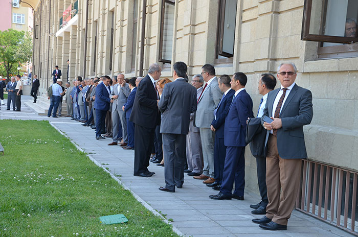 Yayınlanan son Valiler Kararnamesi ile Mersin Valiliği'nden Eskişehir Valiliği'ne atan atanan Vali Özdemir Çakacak bugün görevine başladı. 