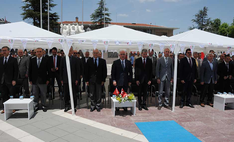 Eskişehir’de Halk Sağlığı Müdürlüğü tarafından obeziteye karşı farkındalık ve hareketli yaşam için düzenlenen ‘Bisiklet Dağıtım’ tören programı ile 479 bisiklet gençlere teslim edildi. 