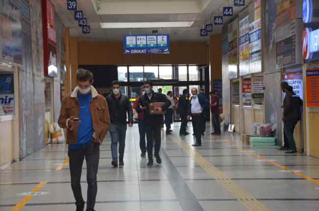 ...Çünkü mali olarak sıkıntılı bir dönemden geçtiğimiz için bize can suyu gibi oluyor. İlerleyen zamanlarda inşallah bu COVID-19 virüsü biterse daha sık seyahatler olacak” ifadelerini kullandı.