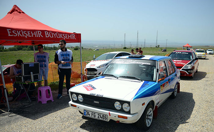 Eskişehir Otomobil ve Motorsporları Kulübü (ESOK) tarafından organize edilen Türkiye Ralli Şampiyonası'nın ilk ayağı olan "Rally Phrygia 2018" başladı.