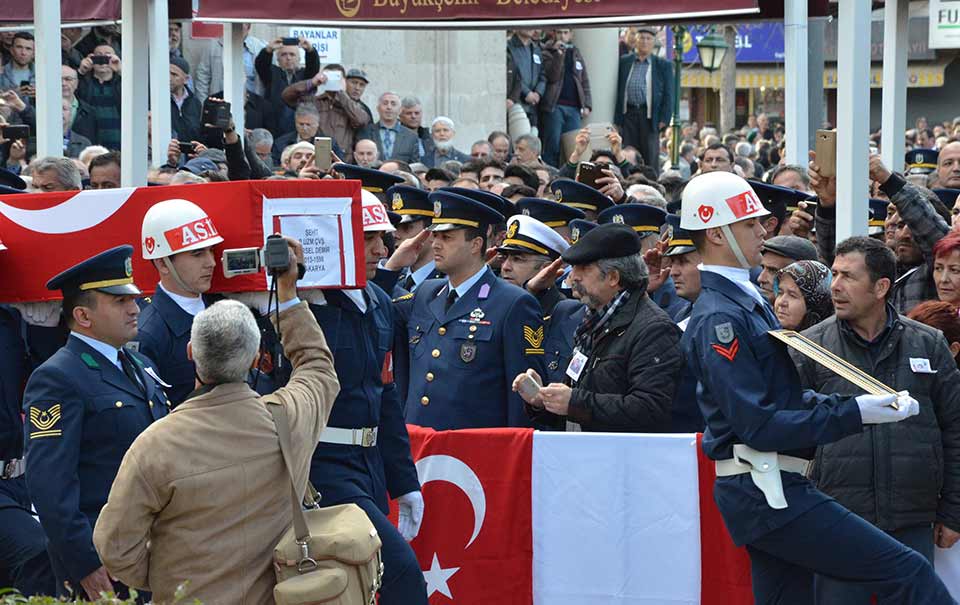 ESKİŞEHİR ŞEHİDİNE AĞLIYOR