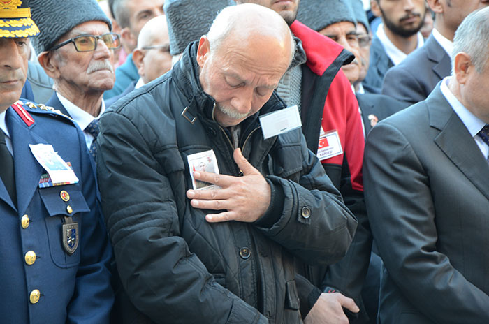 Hakkari’de bölücü terör örgütleri tarafından tuzaklanan el yapımı patlayıcının (EYP) infilak ettirilmesi sonucunda şehit olan Eskişehirli asker Seçkin Arıkan son yolculuğuna uğurlandı. 