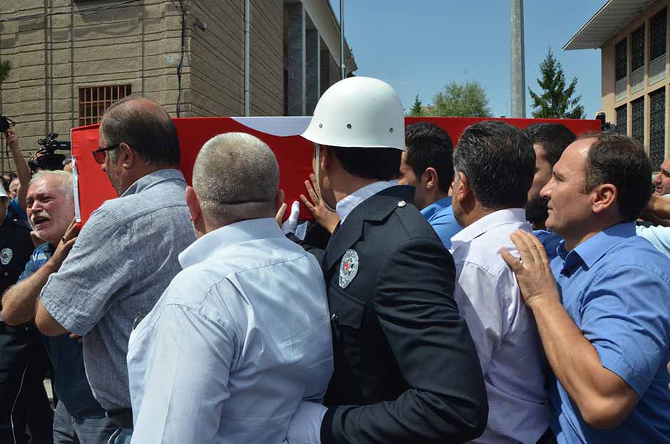 Eskişehir şehidini son yolculuğuna uğurladı