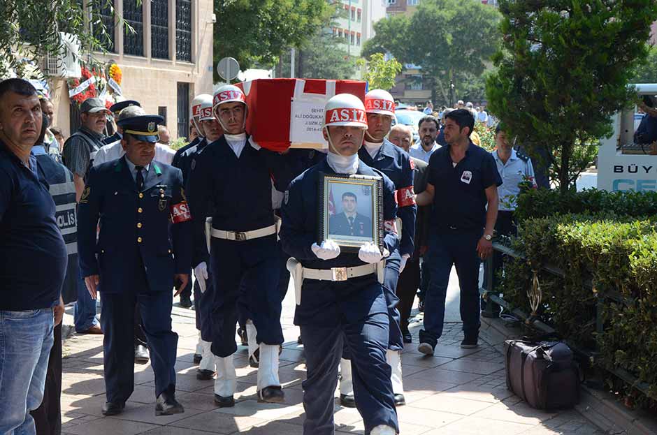 Van'ın Çaldıran ilçesinin Tendürek Dağı bölgesinde PKK mensupları ile çıkan çatışmada şehit olan 23 yaşındaki Uzman Çavuş Ali Doğukan Kılınç, memleketi Eskişehir'de son yolculuğuna uğurlandı. 