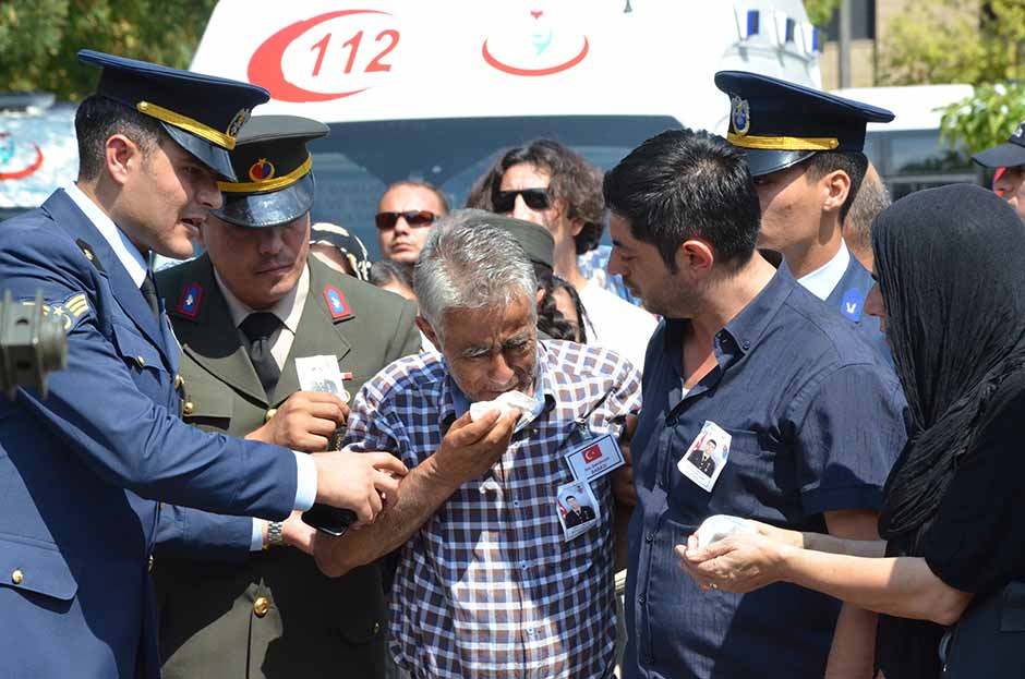 Van'ın Çaldıran ilçesinin Tendürek Dağı bölgesinde PKK mensupları ile çıkan çatışmada şehit olan 23 yaşındaki Uzman Çavuş Ali Doğukan Kılınç, memleketi Eskişehir'de son yolculuğuna uğurlandı. 