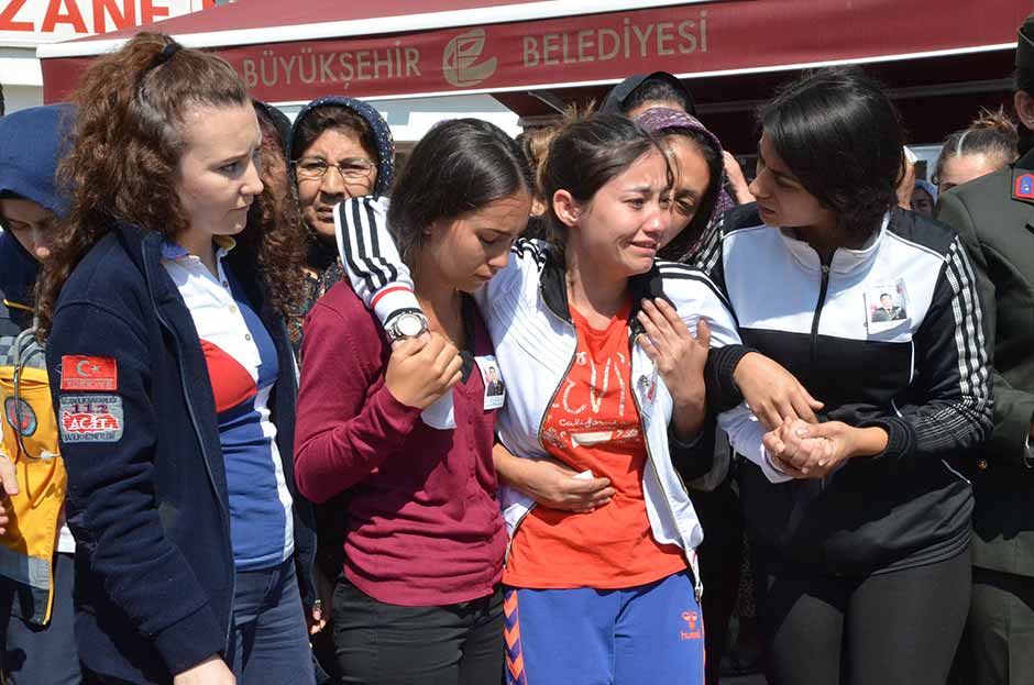 Van'ın Çaldıran ilçesinin Tendürek Dağı bölgesinde PKK mensupları ile çıkan çatışmada şehit olan 23 yaşındaki Uzman Çavuş Ali Doğukan Kılınç, memleketi Eskişehir'de son yolculuğuna uğurlandı. 