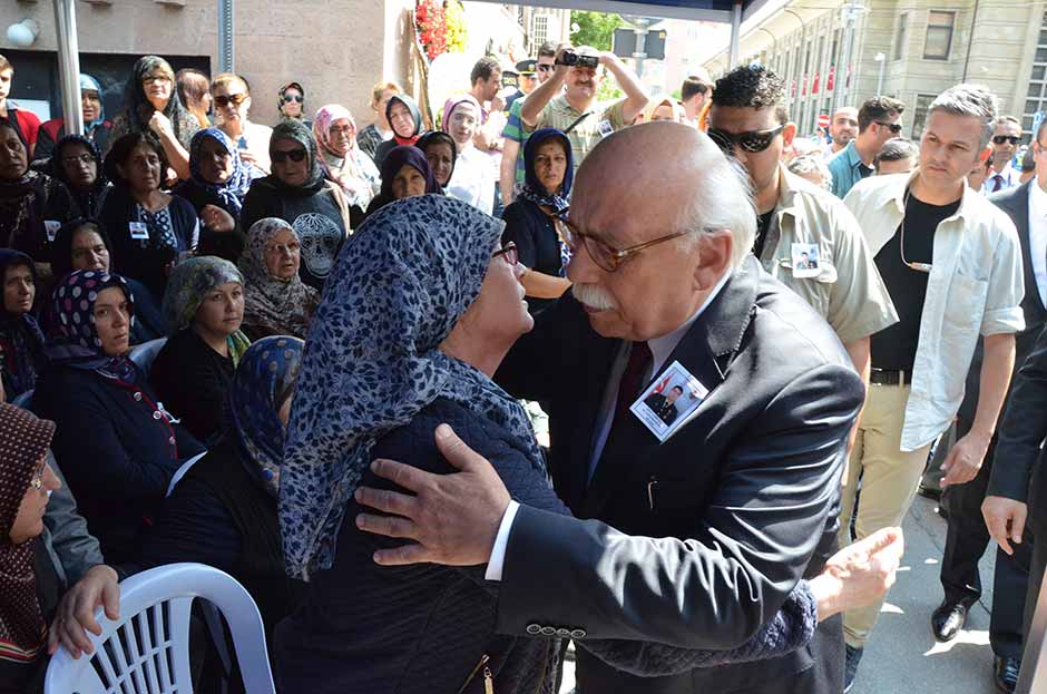 Van'ın Çaldıran ilçesinin Tendürek Dağı bölgesinde PKK mensupları ile çıkan çatışmada şehit olan 23 yaşındaki Uzman Çavuş Ali Doğukan Kılınç, memleketi Eskişehir'de son yolculuğuna uğurlandı. 