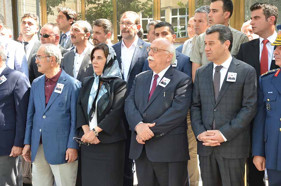 Van'ın Çaldıran ilçesinin Tendürek Dağı bölgesinde PKK mensupları ile çıkan çatışmada şehit olan 23 yaşındaki Uzman Çavuş Ali Doğukan Kılınç, memleketi Eskişehir'de son yolculuğuna uğurlandı. 