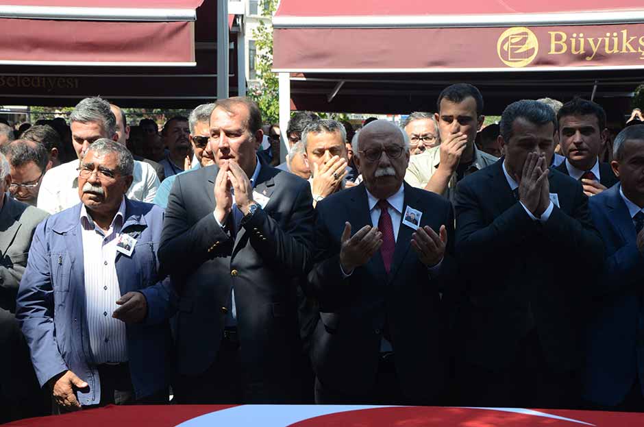 Van'ın Çaldıran ilçesinin Tendürek Dağı bölgesinde PKK mensupları ile çıkan çatışmada şehit olan 23 yaşındaki Uzman Çavuş Ali Doğukan Kılınç, memleketi Eskişehir'de son yolculuğuna uğurlandı. 