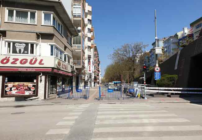 Sokak ve caddelerde polis ekipleri kontrollerini sürdürüyor