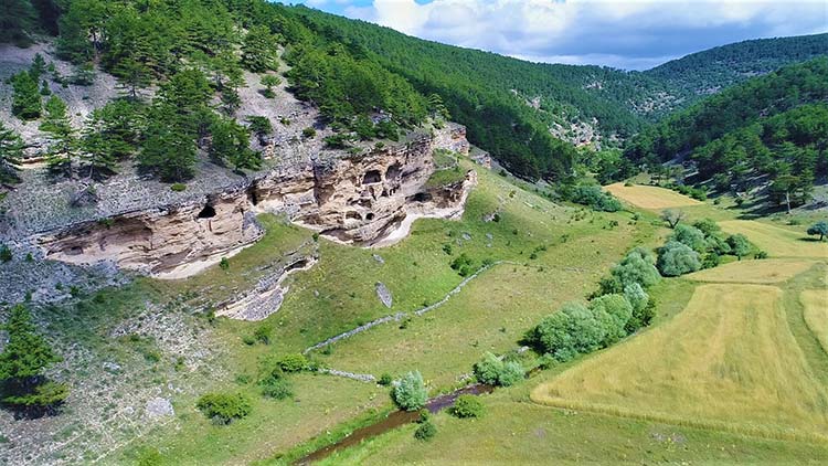 Eskişehir'de Frigler tarafından yıllarca kullanılan ve doğal güzellikleri ile dikkat çeken Zahran Vadisi, keşfedilmeyi bekliyor. 