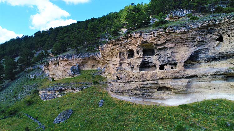 Eskişehir'de Frigler tarafından yıllarca kullanılan ve doğal güzellikleri ile dikkat çeken Zahran Vadisi, keşfedilmeyi bekliyor. 