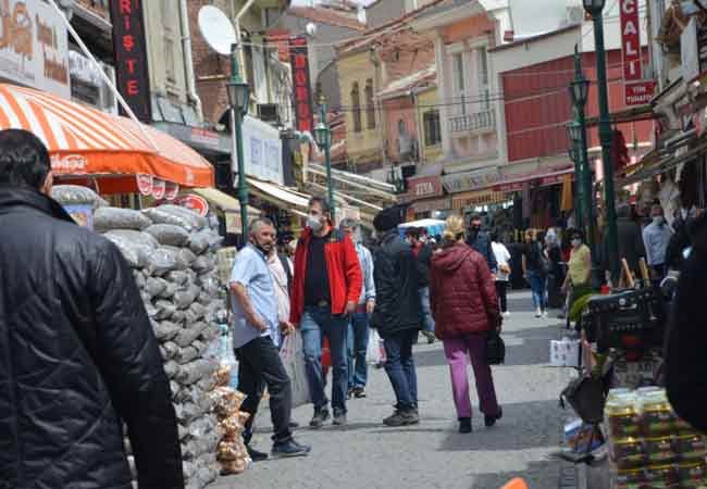 Ancak havaların ısınmasıyla ve yasağın bitmesiyle birlikte şehir merkezleri adeta doldu taştı. 