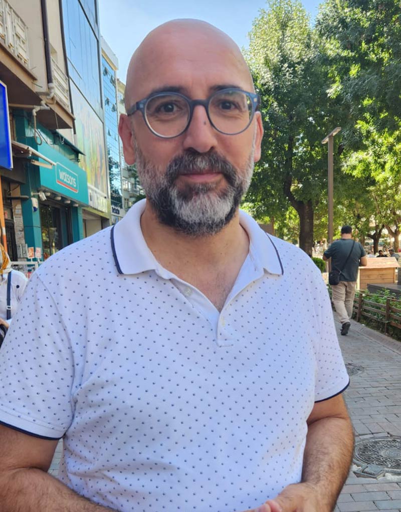 MEHMET ŞEN: Fethiye taraflarına gitmeyi düşünüyordum ama ekonomik şartlardan dolayı gidemeyeceğim. Rakamlar oldukça yüksek, özellikle akaryakıta gelen zamlardan sonra bırakın tatili, evden çıkmaya korkuyoruz. 