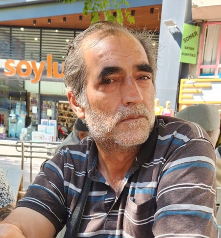 ERDAL TANIR: Ben 5 yıl önce organ bağışı başvurumu yaptım. Ölünce zaten toprak olacağız. Benim sayemde ihtiyacı olan birisi belki birkaç sene daha fazla yaşarsa ne mutlu bana. Hastalarımız bekliyor, can kurtarmak en güzel sevinç, herkesin de bağışçı olmasını isterdim.